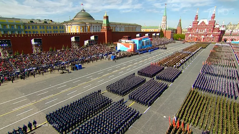 INTERNAȚIONAL. Franța arată pisica Americii. Macron, la dreapta lui Putin de Ziua Paradei, în Moscova!
