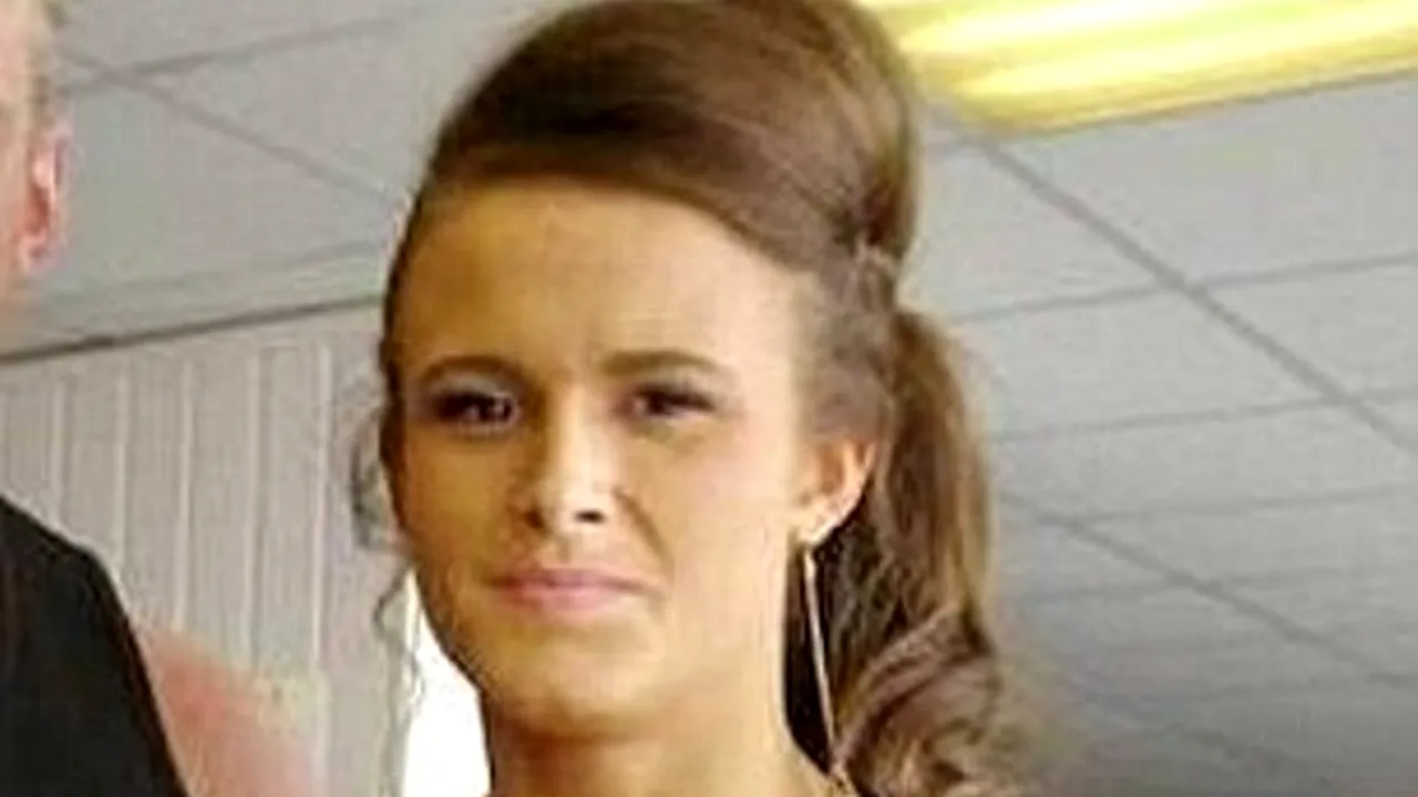 Culturistă la 19 ani: șase mese pe zi și cinci zile pe săptămână de tras de fiare