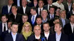 Foc încrucișat în ședința PNL. Thuma este atacat că vrea să vândă partidul. Motreanu, că „șurubărește” de 20 de ani. Turcan, că e singura care a și rupt partidul, cu Stolojan. Lui Bolojan i se reproșează că i-a pus cruce cu măsurile economice. Cine pe cine a trădat și cum s-ar putea naște un nou ALDE