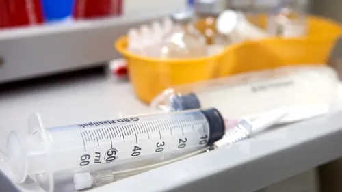 COVID-flu amenință să lovească România! Câte doze de vaccin a comandat Ministerul Sănătății și când ar urma să ajungă în țară (EXCLUSIV)