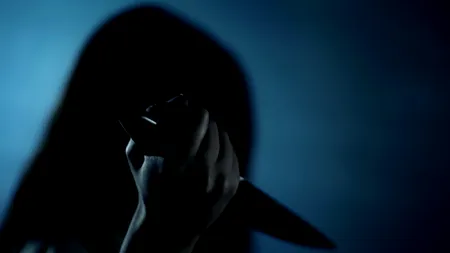 Femeie din Bihor, trimisă în judecată pentru că și-a ucis concubinul care dorea să întrețină relații sexuale cu ea