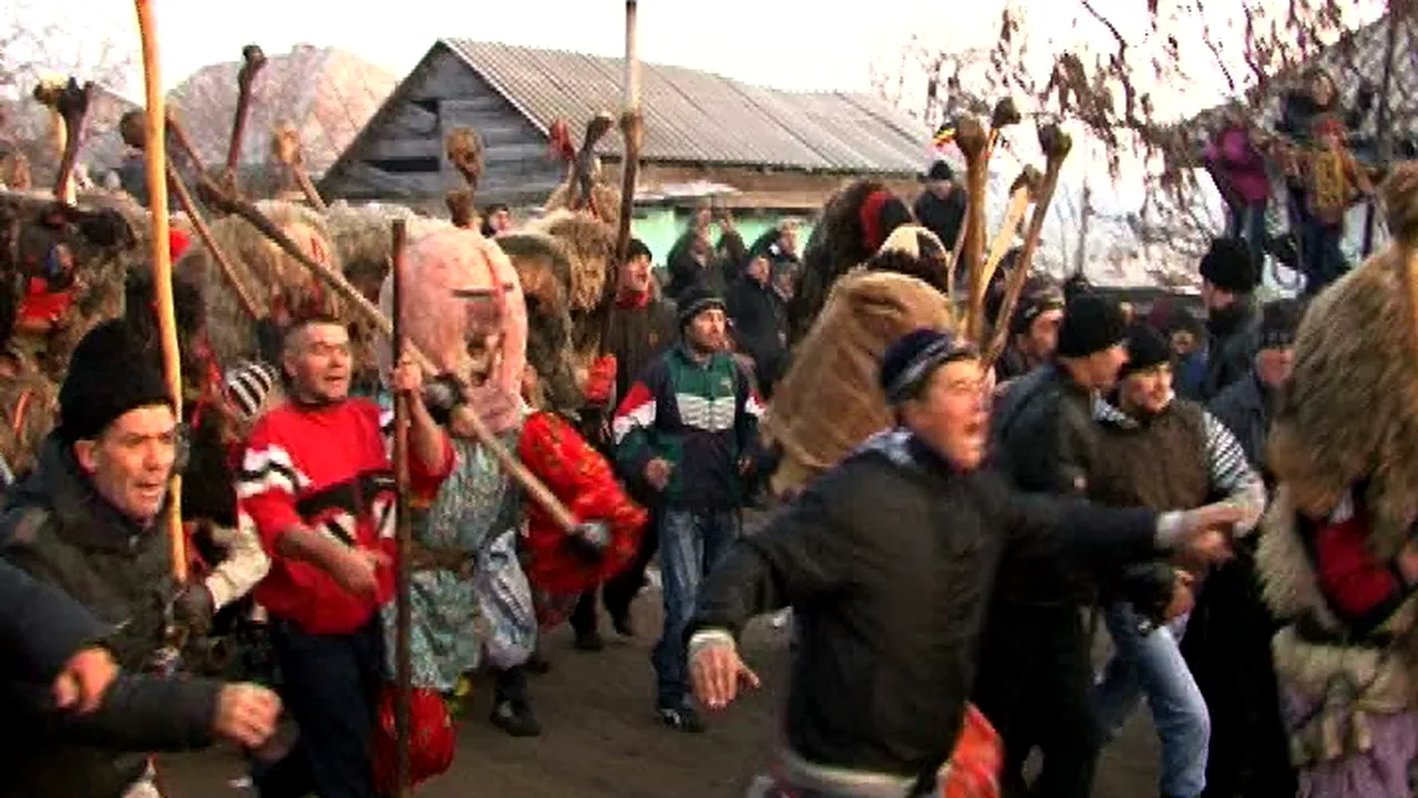 Cum s-a încheiat bătălia de la Ruginoasa, păzită de jandarmi. Șase cete de tineri s-au bătut într-un „meci