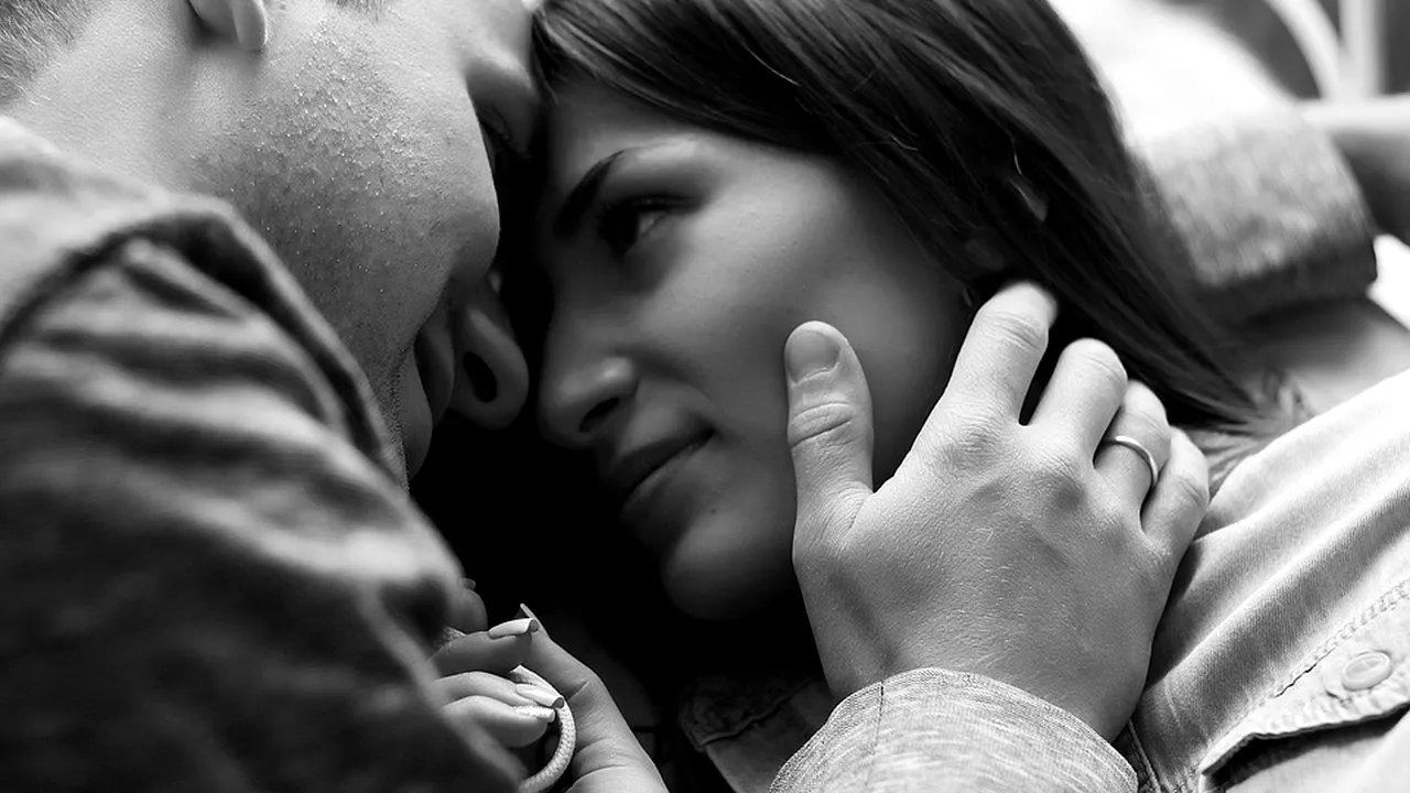 Mărturisile unei femei care are o căsătorie poligamă: Soțul meu mi-e sufletul pereche, dar am și un iubit minunat.  Iubita soțului îmi este cea mai bună prietenă / Cum funcționează lucrurile îmtr-o astfel de relație