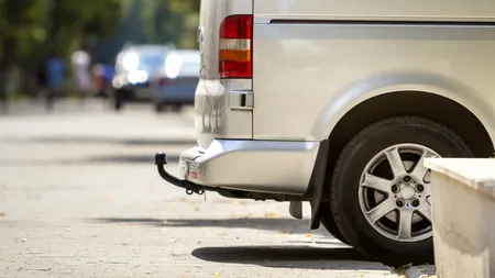 Val de glume pe internet după ce un internaut a postat „un dric cu etaj”. Cum arată mașina