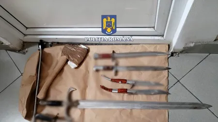 11 bărbați, reținuți, în Teleorman, după ce s-a descoperit la domiciliile lor un adevărat arsenal de arme albe