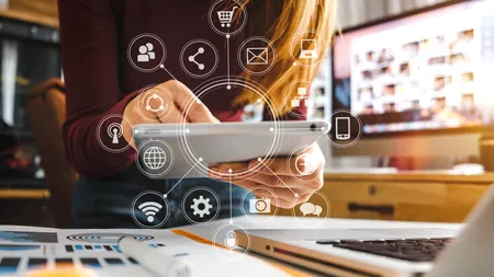 Sondaj PwC: Transformarea digitală urcă pe primul loc în topul priorităților de investiții ale directorilor generali din România după pandemie