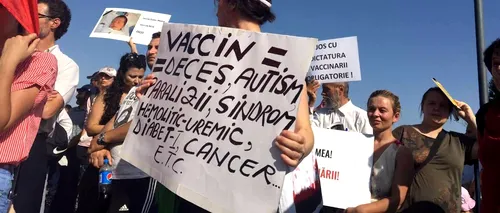 Protest antivaccinare în București. Zeci de persoane s-au strâns în Parcul Izvor. FOTO