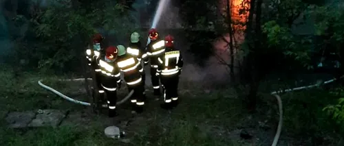 Locomotiva unui tren încărcat cu cereale a luat foc, într-o gară din Caraș-Severin. Vagoanele nu au fost afectate de flăcări (FOTO-VIDEO)