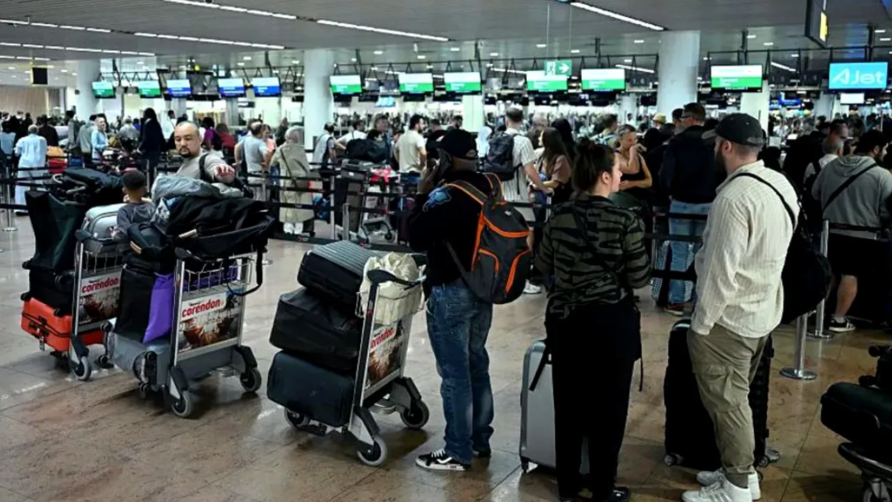 Fără pijamale și papuci în avion, recomandă secretarul de stat pentru Transporturi al SUA. Ce li se reproșează pasagerilor americani