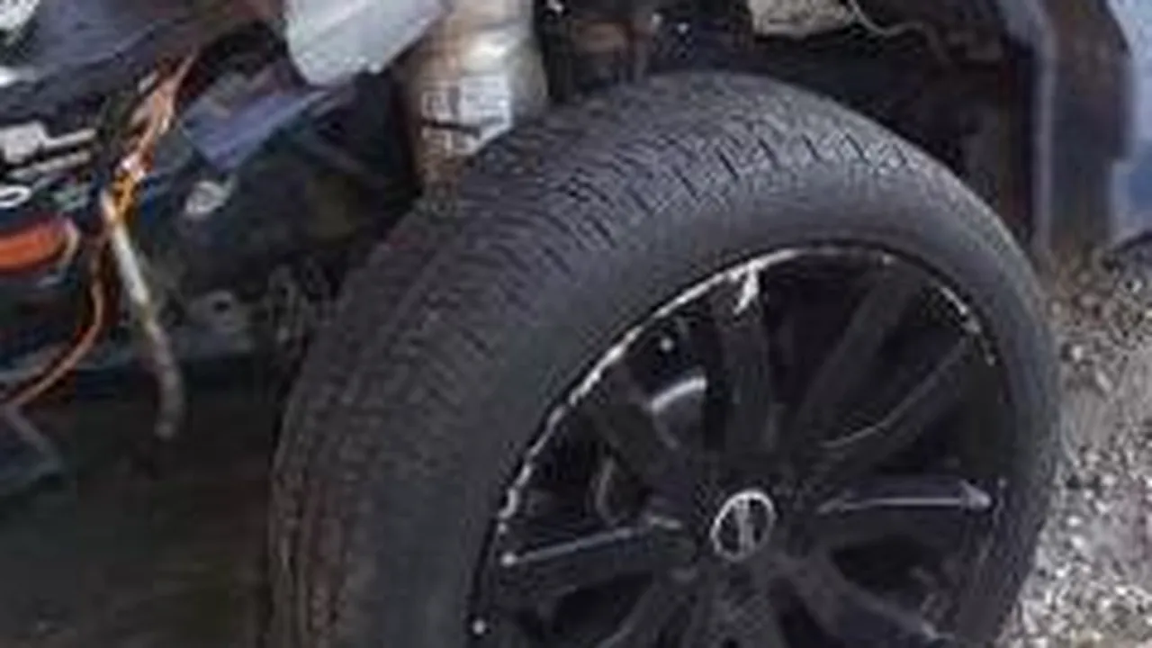 Range Rover de peste 80.000 de euro, „chelit