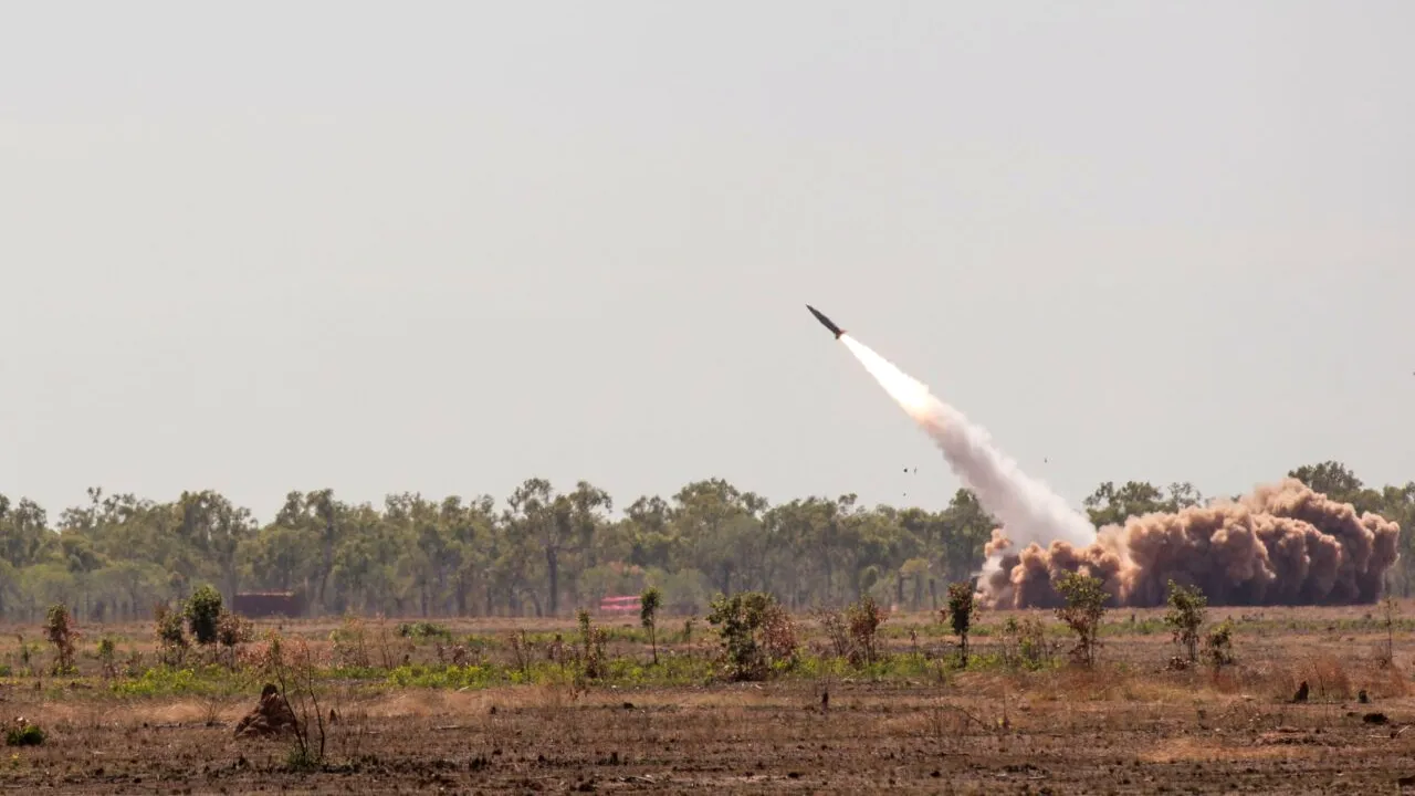 Joe Biden i-a dat asigurări președintelui Ucrainei că va primi un număr limitat de rachete tactice ATACMS