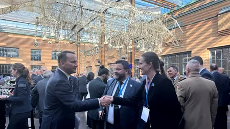 Oana Țoiu, de la Haga: Am reafirmat angajamentul României de a sprijini pacea şi suveranitatea Ucrainei, precum şi democraţia Republicii Moldova