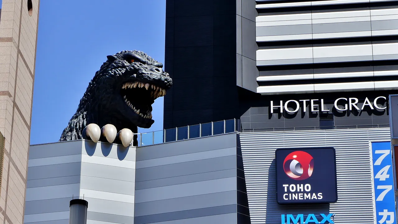 Cum a ajuns faimosul monstru fictiv Godzilla rezident permanent în Tokyo