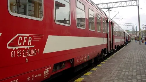 Tren cu 300 de pasageri, blocat în câmp peste o oră din cauza unei defecțiuni 