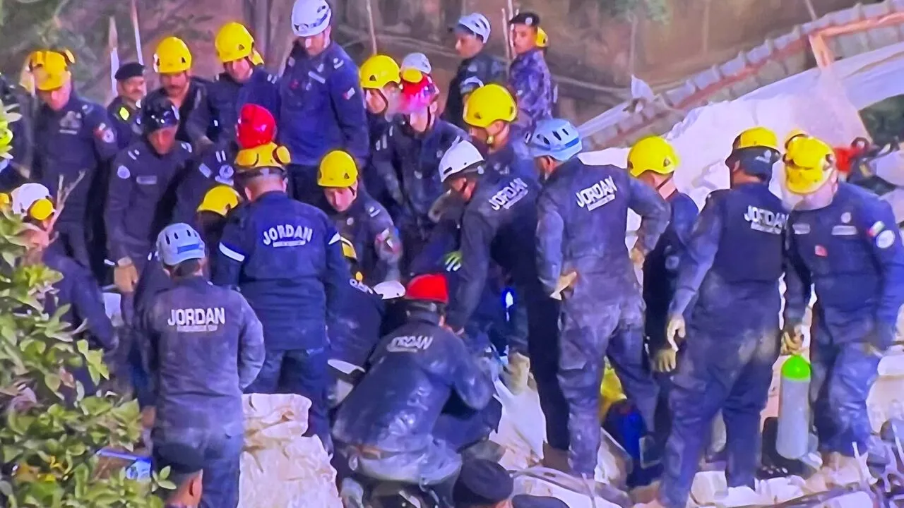 Cinci morți și 14 răniți după ce o clădire s-a prăbușit în capitala Iordaniei, Amman