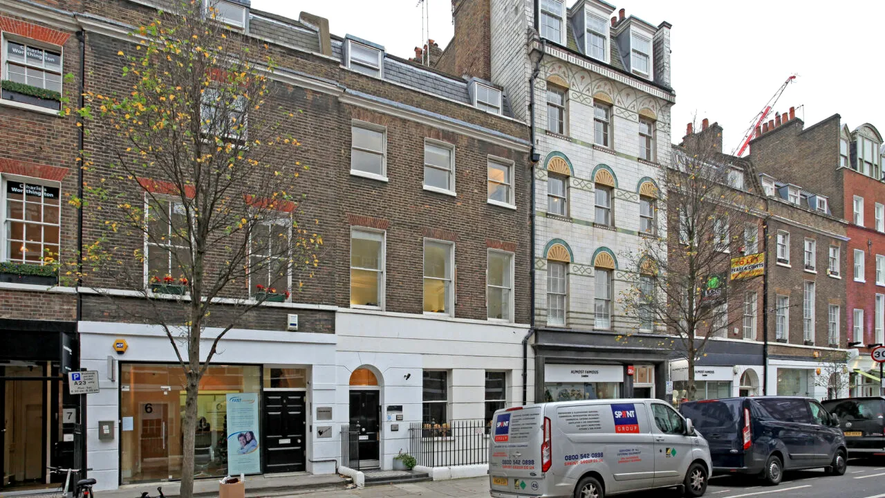 Aceeași clădire din Londra, sediul unor operațiuni de informații rusești și al unei rețele de INFLUENCERI români cu legături ruse