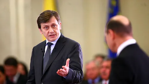 Antonescu: Băsescu rămâne ilegitim, n-are bun simț să tacă; recensământul privește viitorul referendum