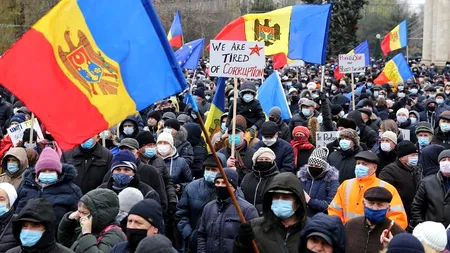 Peste 50.000 de oameni au protestat în Chișinău pentru a cere dizolvarea Parlamentului pro-rus și demisia Guvernului