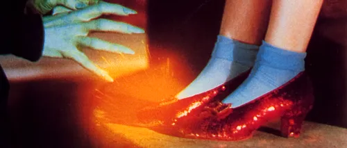 PANTOFII lui Dorothy din Vrăjitorul din Oz, recuperați de polițiști, la 13 ani după ce au fost furați din muzeu
