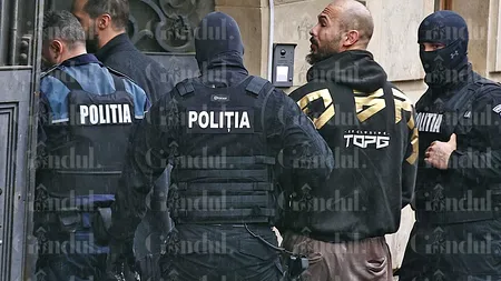 Primele imagini cu Andrew si Tristan Tate aduși ÎNCĂTUȘAȚI la Curtea de Apel București / Judecătorii urmează să decidă dacă vor fi arestați preventiv