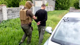VIDEO | Spion rus, prins în acțiune de poliția secretă ucraineană. Pentru fiecare informație transmisă armatei lui Putin primea 17 dolari