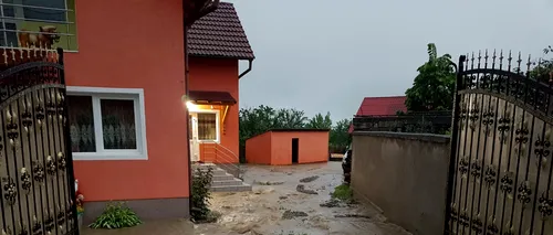 DISTRUGERI. Inundațiile fac ravagii în zeci de gospodării din județul Brașov. Localnicii au avut nevoie de intervenția autorităților