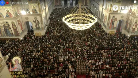 Mii de români s-au înghesuit în Catedrala Mântuirii Neamului de Sfântul Andrei, Ocrotitorul României. Imagini spectaculoase de la slujbă