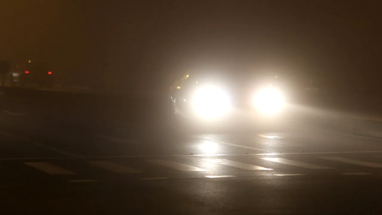 Atenționare pentru șoferi. Vizibilitate redusă în trafic din cauza ceții, în 6 județe din România, marți dimineață