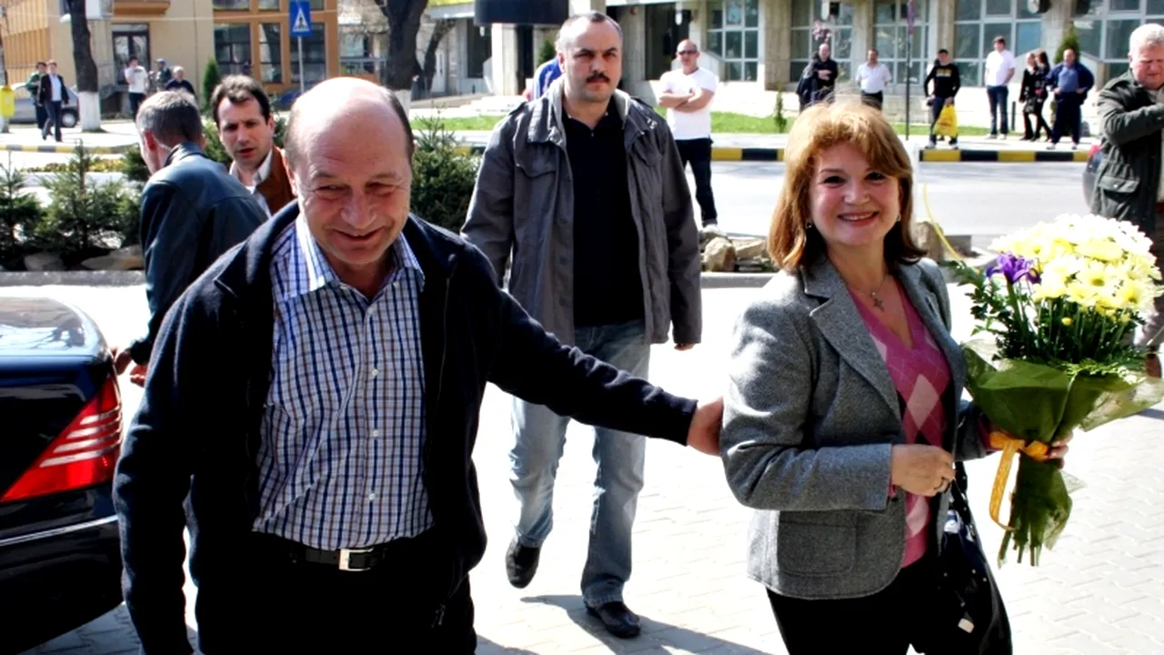 MESAJE DE FLORII. Ce le urează Traian Băsescu sărbătoriților