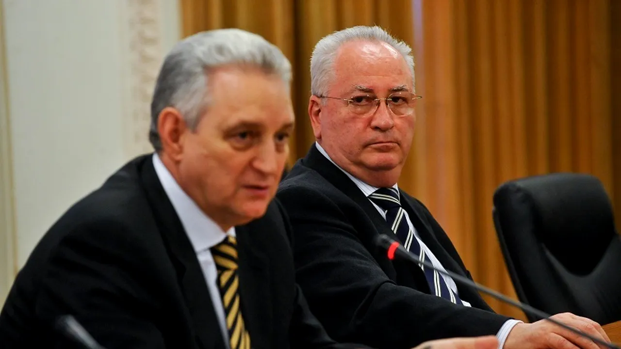 Senatorii liberalii se plâng că muncesc prea puțin. Hașotti: 