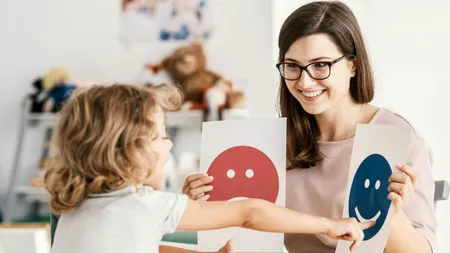 Suma infimă cu care statul român ajută copiii cu autism. Ce înseamnă, de fapt, să ai un astfel de copil în familie, ce costuri are doar terapia