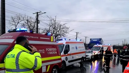 ACCIDENT grav în Cluj-Napoca. Ambulanță cu pacientă la bord, lovită de un autoturism și proiectată într-un autobuz care venea din contrasens