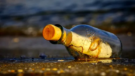 Descoperire ca-n filme: Un mesaj scris de un băiat de 13 ani a fost găsit într-o sticlă la mai bine de 50 de ani distanța și la mii de kilometri. Ce conținea mesajul - FOTO 