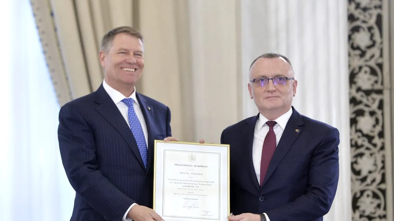 PROGRAM DE GUVERNARE / EDUCAȚIE. Învățământ digital, salarii în funcție de performanță pentru profesori și 6% din PIB până în 2024