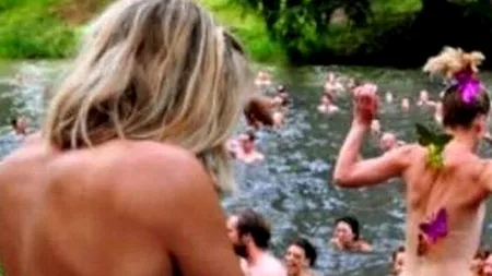 Noua modă în Anglia: să înoți complet dezbrăcat în lacurile din jurul Londrei