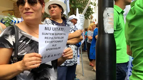 Angajații Ministerului Tineretului și Sportului protestează joi în fața instituției