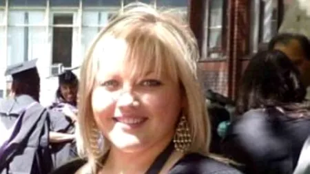 Schimbare radicală a unei tinere pentru a arăta bine la petrecerea de Crăciun