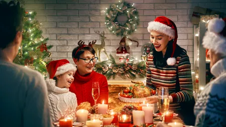 Gust de Crăciun, la PACHET. Mii de pachete cu bunătăți sunt în drum spre românii din diasporă