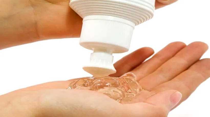 COVID-19. Cum poţi să îţi faci acasă propriul gel dezinfectant de mâini. Ai nevoie de doar trei ingrediente