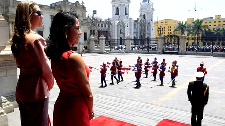 Surorile Regelui Felipe al Spaniei, acuzate că au sărit rândul la vaccinare! Unde s-au imunizat cele infantele Elena și Cristina