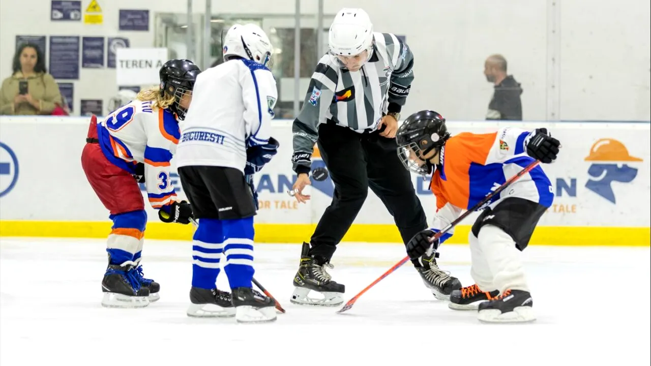 Turneul de hochei Allianz-Țiriac International Trophy și-a desemnat câștigătorii în cadrul primei ediții a competiției. Echipele Fundația Olimpică Română (U6), Triumf-Steaua București (U8), HK Poprad (U10) și HK Poprad (U12) au adjudecat trofeele