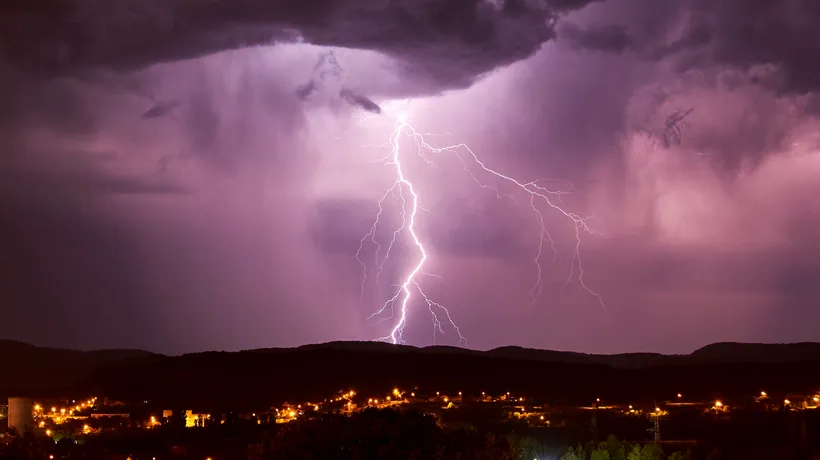 Meteorologii anunță furtuni puternice cu grindină în România. Cod galben de ploi în mai multe județe