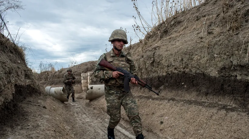 Lupte intense între azeri și armeni în Nagorno-Karabah. Putin cere încetarea imediată a focului