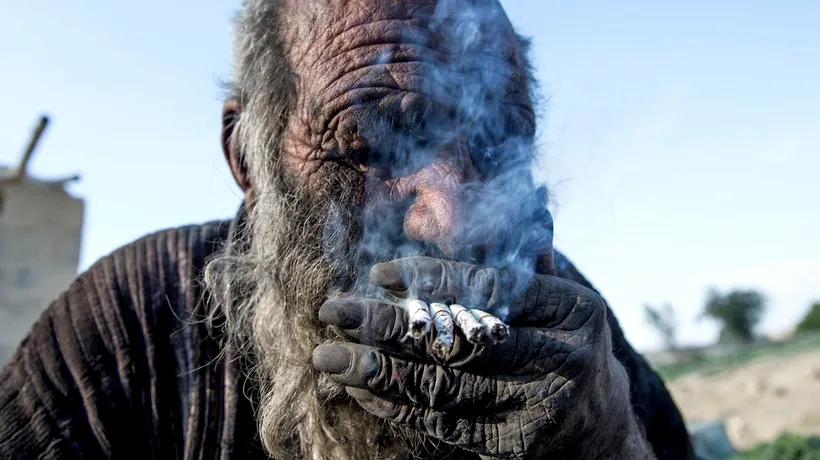 FOTO - A murit „cel mai murdar om din lume”, la vârsta de 94 de ani / Motivul pentru care nu s-a spălat timp de peste o jumătate de secol