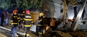 EXPLOZIE puternică la un bloc din municipiul Craiova. O parte din etajul superior s-a prăbușit. Autoritățile au intervenit în forță