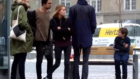 VIDEO. Cum reacționează norvegienii când văd un copil singur în frig