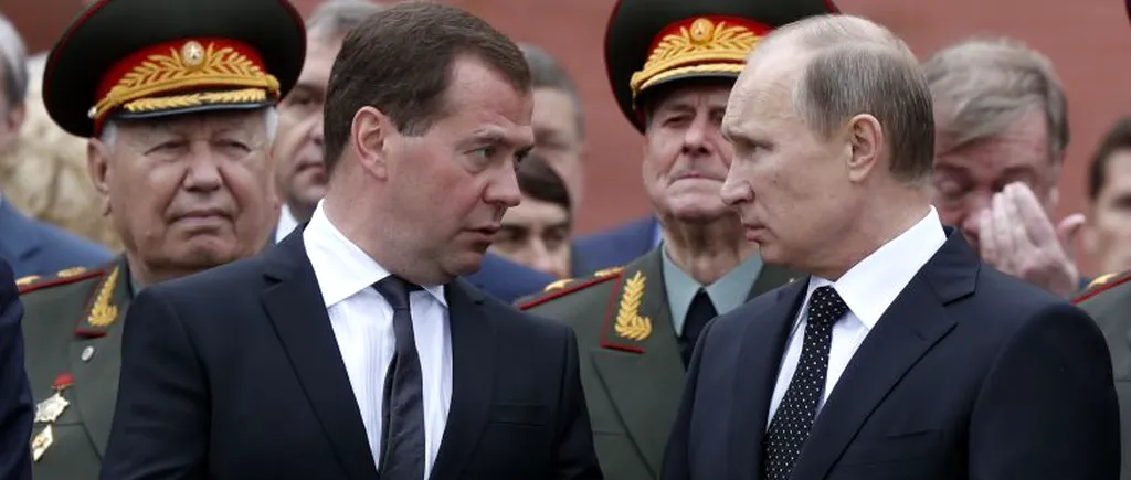 Un tablou cu Putin și Medvedev în ipostaze intime, confiscat de poliția din Rusia