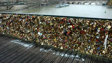 Campania inedită lansată de două americance stabilite în Paris. 