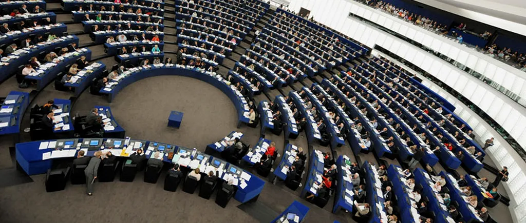 UPDATE | Alertă de apă îmbuteliată contaminată în Parlamentul European. Personalul și deputații au fost avertizați să nu se atingă de sticle