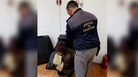 Două femei afgane, descoperite în valize de vameșii din Arad